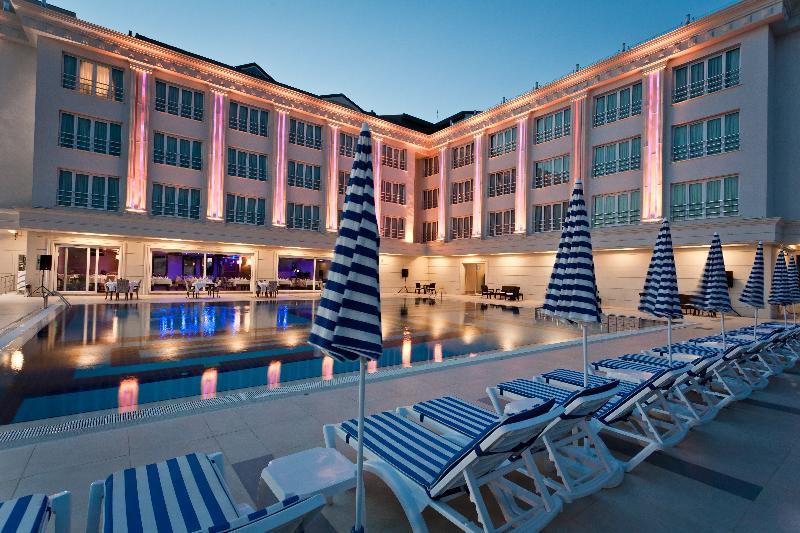 Mercia Hotels & Resorts Бююкчекмедже Экстерьер фото